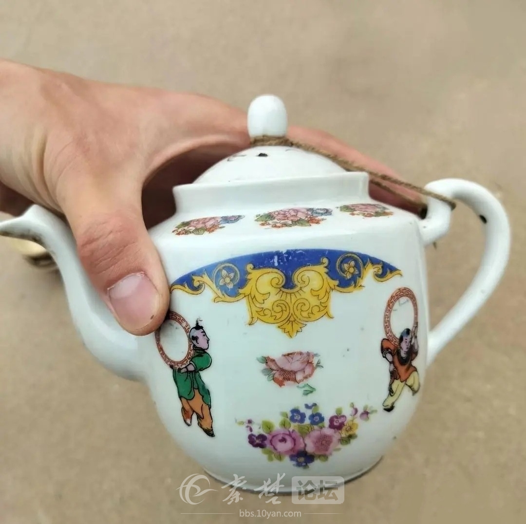 “八大山人”题款的瓷茶壶